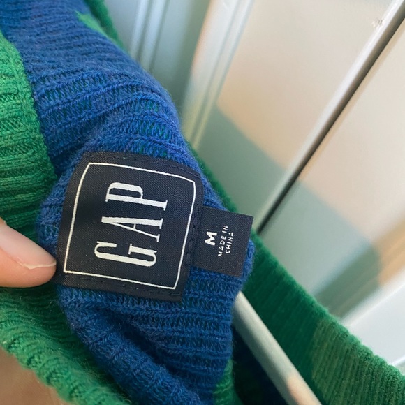Gap Sweater. - Picture 3 of 3